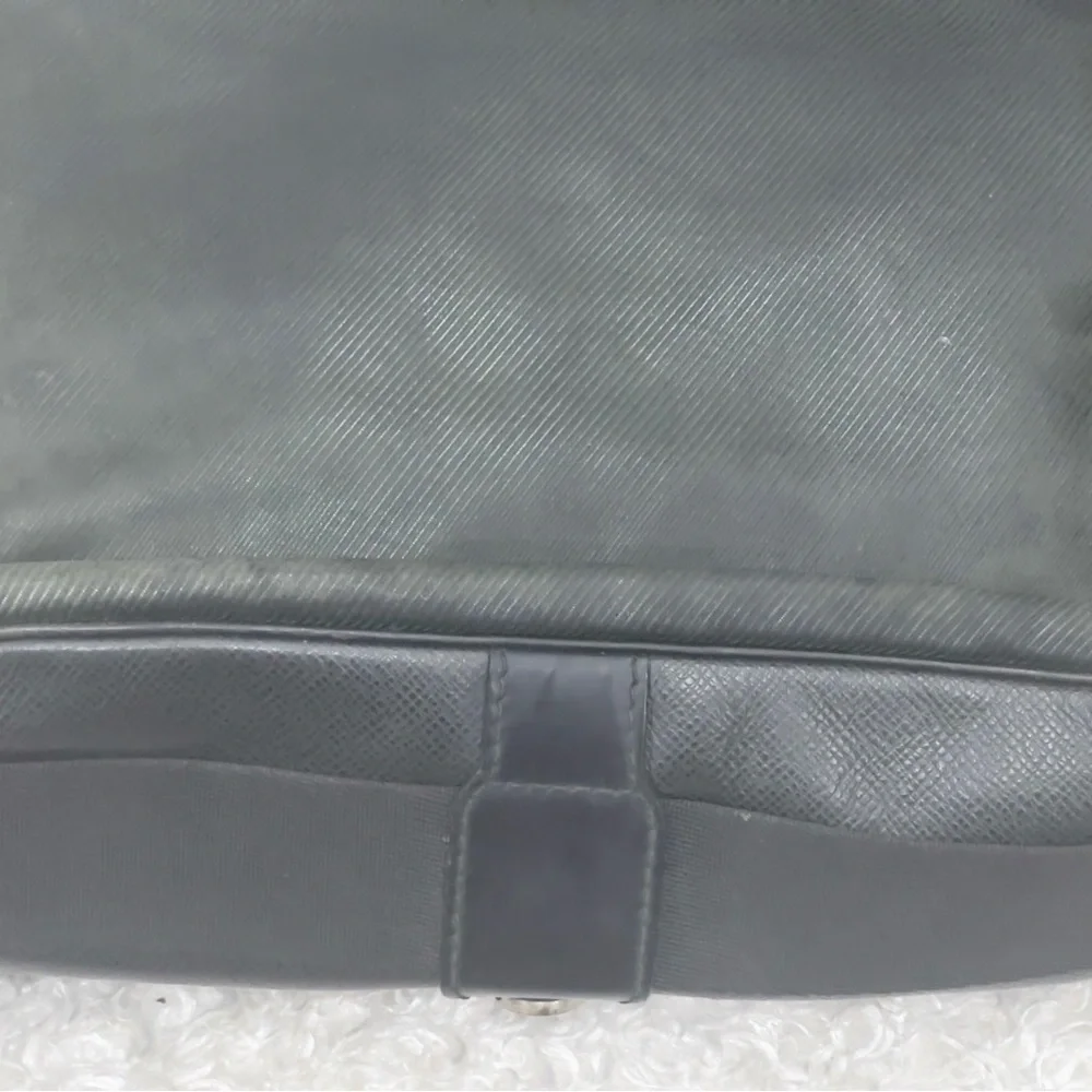 Louis Vuitton Viktor Messenger Bag Taiga